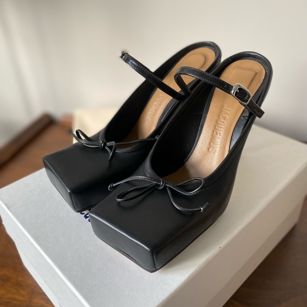 Jacquemus Les Chaussures
Ballet Pumps